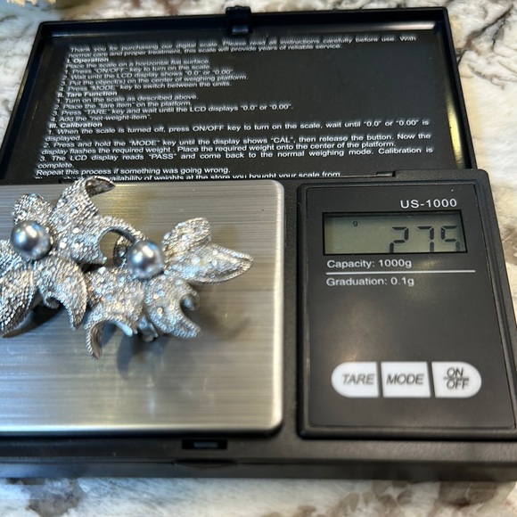 STATEMENT Silvertone pearl/crystal Floral/Starfish clipon earrings. Unmarked VTG